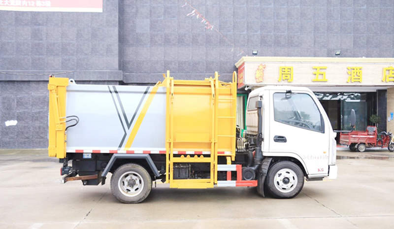 凱馬5方側(cè)掛壓縮垃圾車(chē)