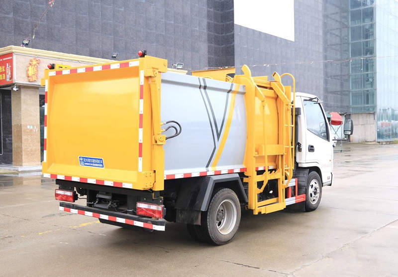 凱馬5方側(cè)掛壓縮垃圾車(chē)