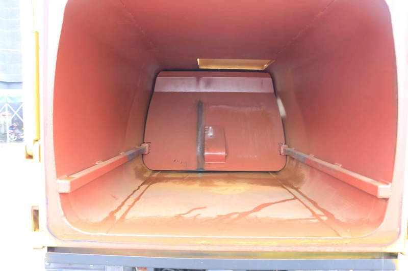 凱馬5方側(cè)掛壓縮垃圾車(chē)