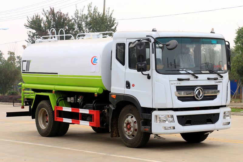 東風(fēng)D9 12噸/14噸灑水車(chē)