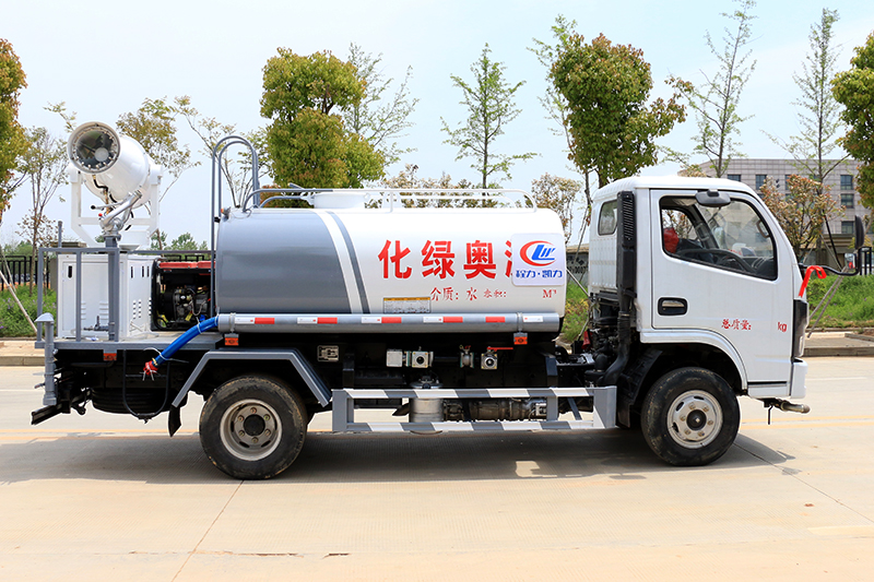 國(guó)六東風(fēng)小福瑞卡 藍(lán)牌 5噸 噴霧車(chē)