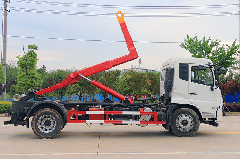 國(guó)六東風(fēng)天錦15噸套臂垃圾車(chē)
