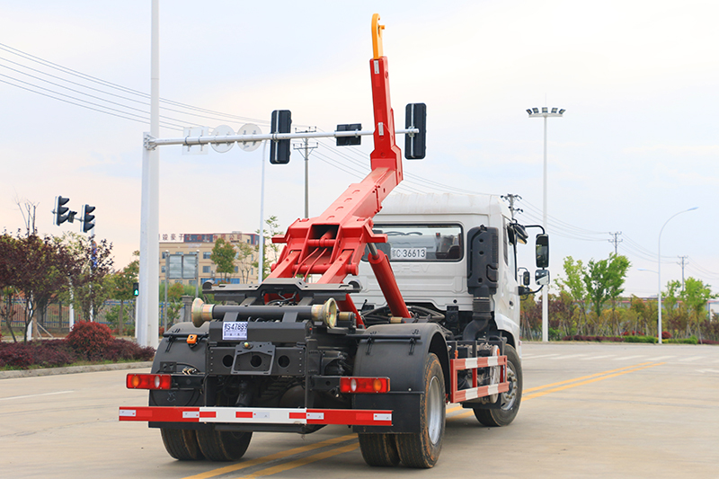 國(guó)六東風(fēng)天錦15噸套臂垃圾車(chē)