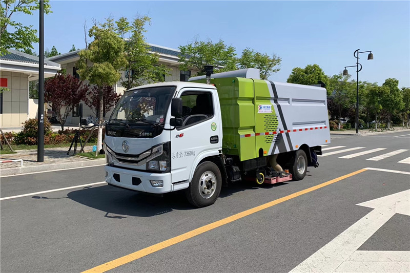 國六小多利卡5噸（1水/4塵）吸塵車