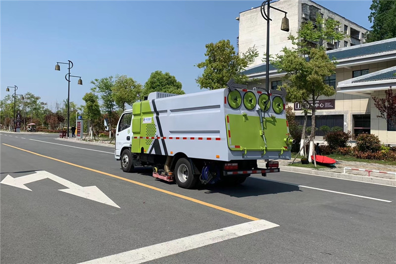 國六小多利卡5噸（1水/4塵）吸塵車