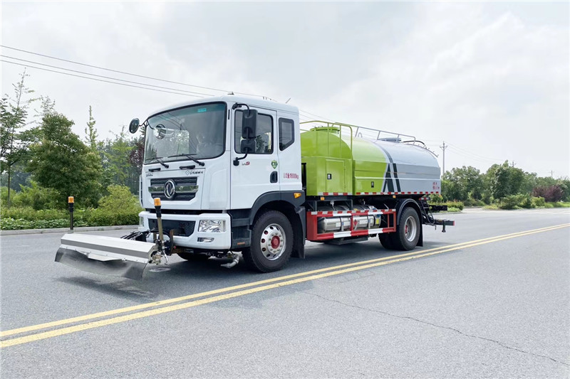 國六東風(fēng)D9  9方路面清洗車