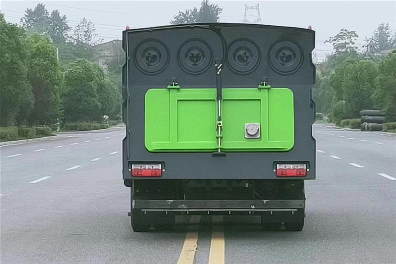 國(guó)六大多利卡8噸（1.5水/6塵）吸塵車