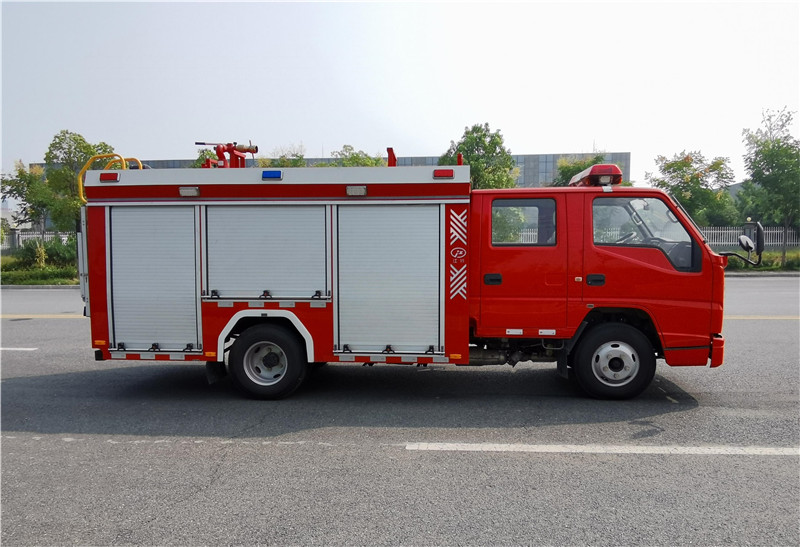 江鈴2噸水罐消防車(chē)