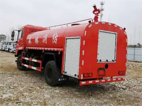 東風(fēng)8噸四驅(qū)越野消防車