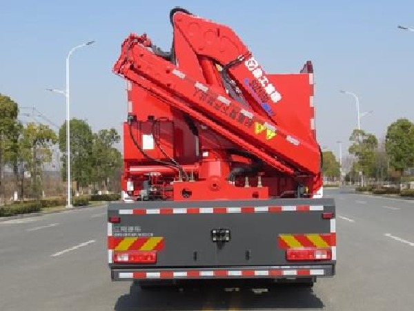 上汽紅巖搶險(xiǎn)救援消防車(chē)