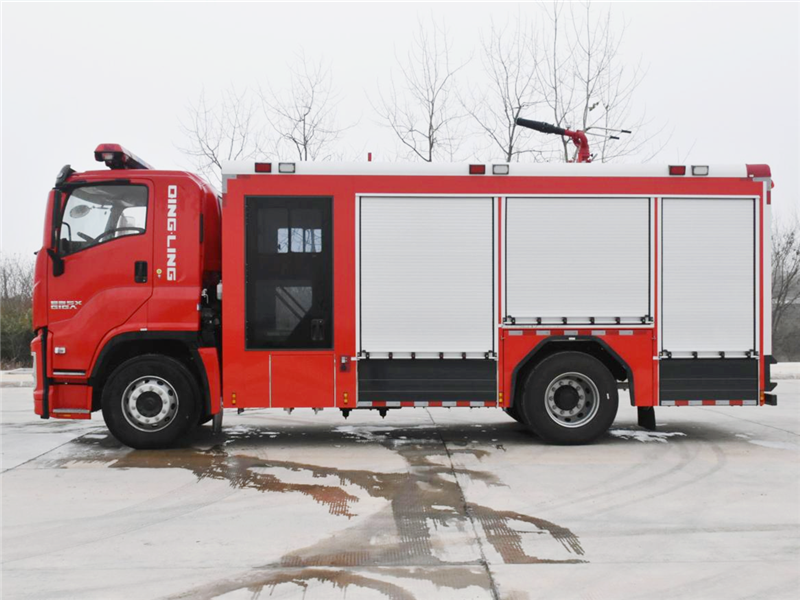 五十鈴6噸泡沫消防車(chē)（獨(dú)立乘員室）