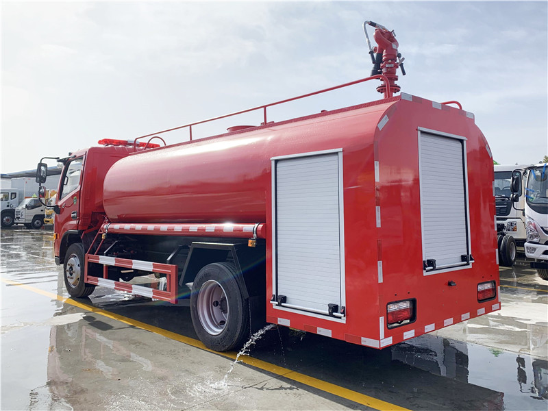東風(fēng)7.5噸消防灑水車(chē)