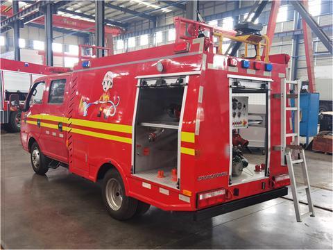 東風(fēng)雙排1噸藍(lán)牌水罐消防車