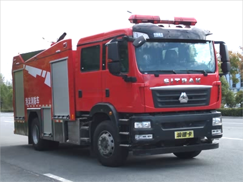 汕德卡7噸泡沫消防車(chē)