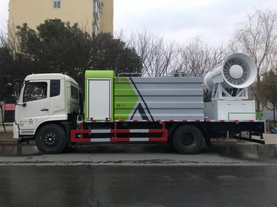 云南李總客戶再次定購2臺(tái)東風(fēng)天錦100米霧炮抑塵車