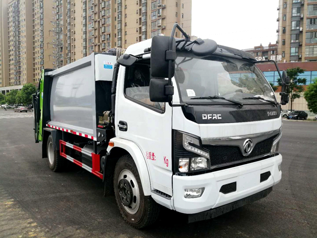 東風(fēng)大福瑞卡國(guó)六8方壓縮垃圾車發(fā)往重慶