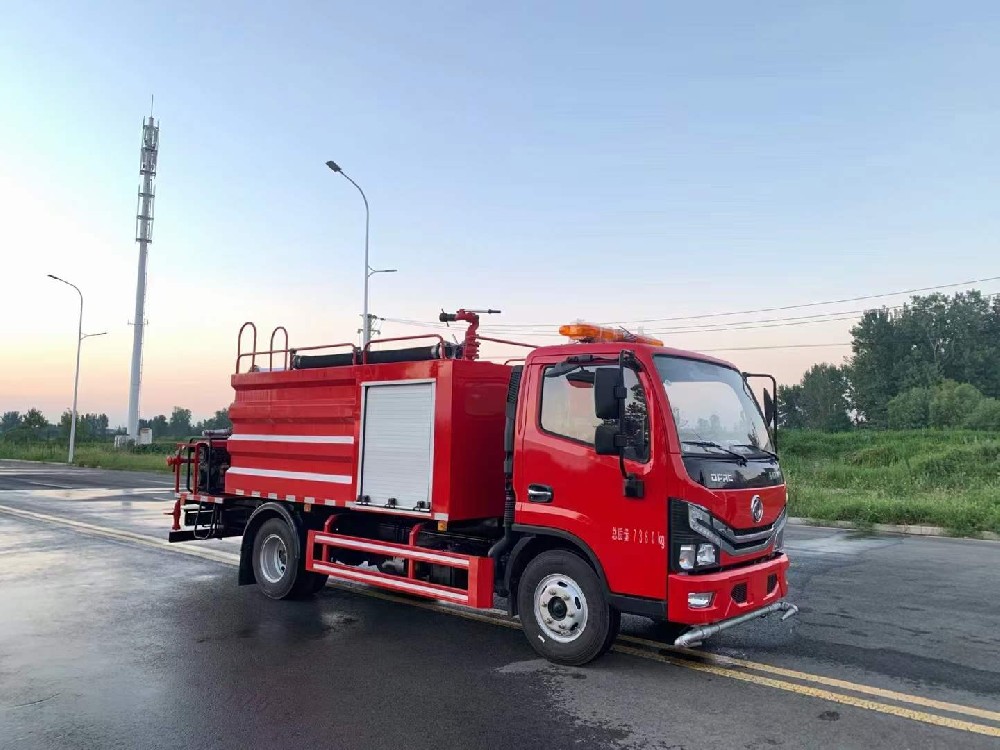 多功能消防灑水車(chē)
