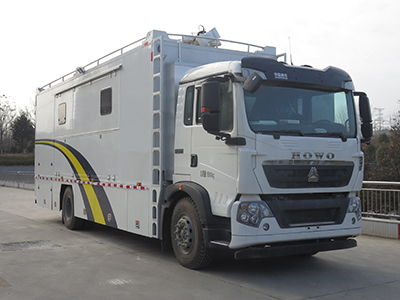 重汽豪沃餐車(chē)（18噸）