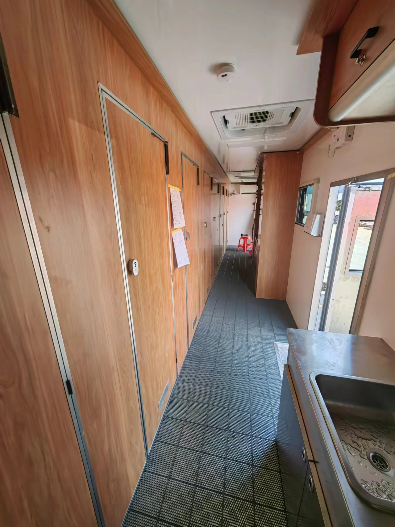 汕德卡廁所車