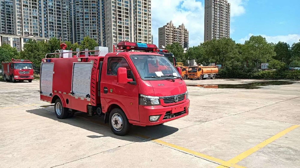 東風(fēng)途逸藍(lán)牌1.2噸水罐消防車