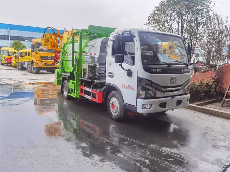 5方餐廚垃圾車現(xiàn)車一臺