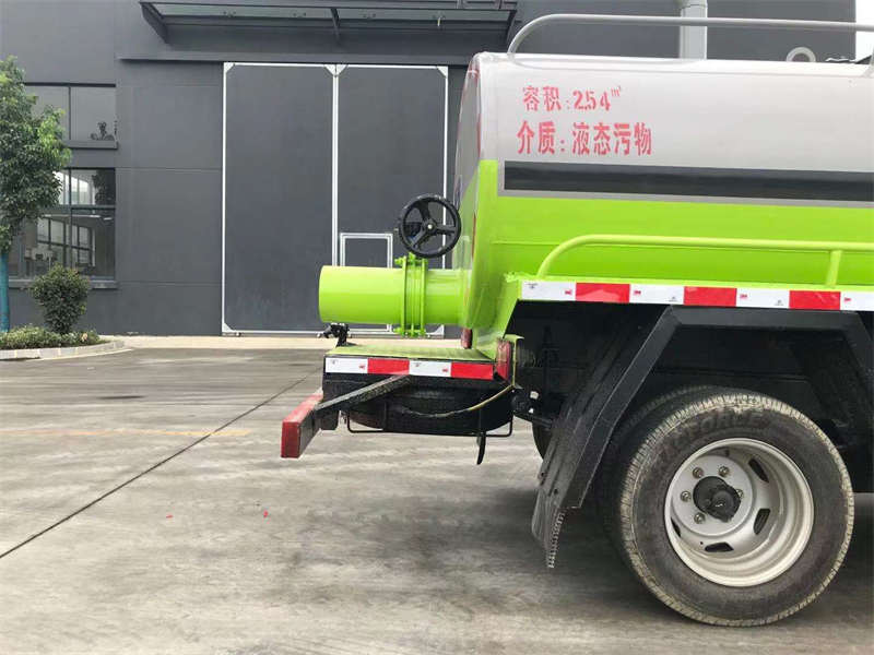 躍進牌吸糞車