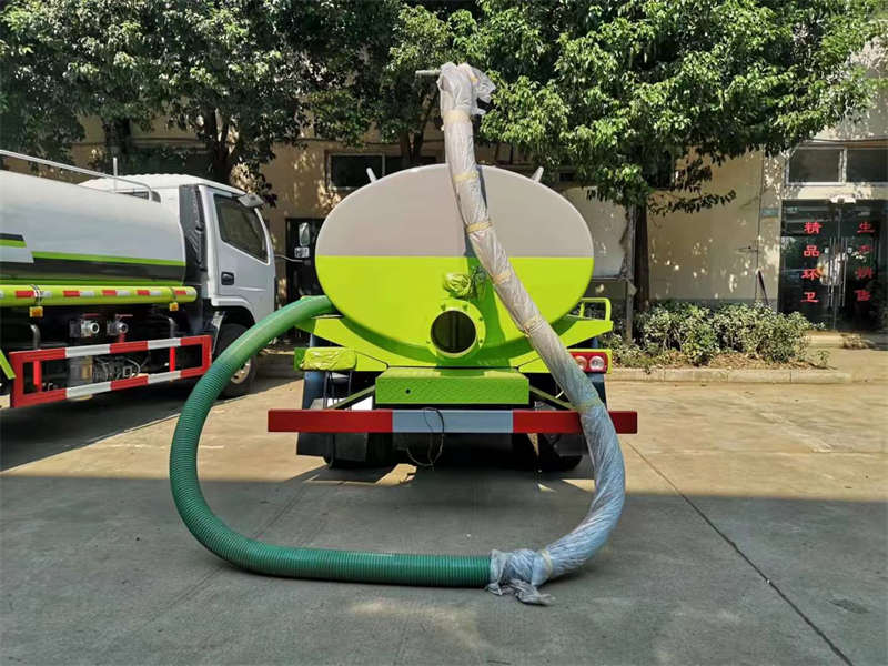 躍進牌吸糞車