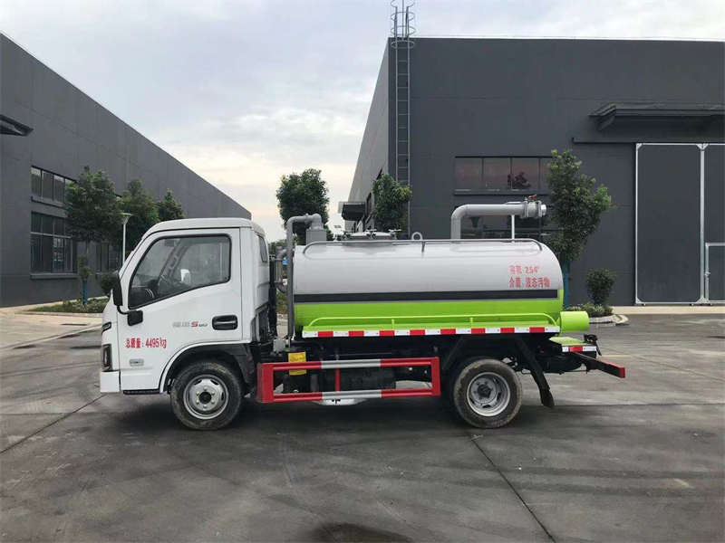 躍進牌吸糞車