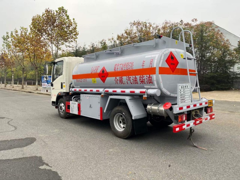 6方加油車