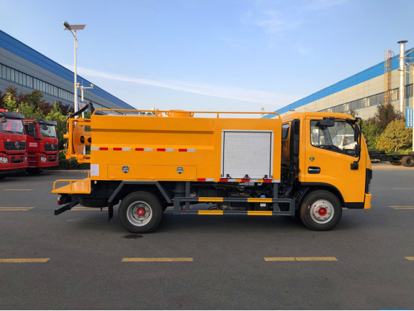 東風(fēng)4.5方藍(lán)牌高壓清洗車