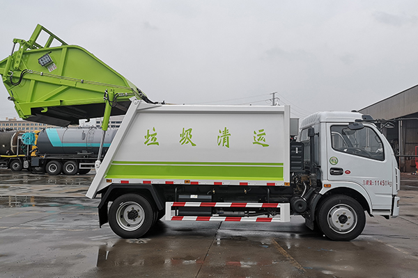 生活中我們離不開(kāi)垃圾車(chē)，它讓城市更美